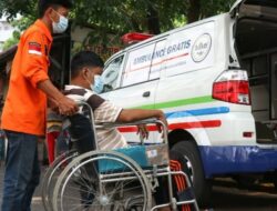 Ambulans Gratis Tugu Insurance Layani Pasien COVID-19