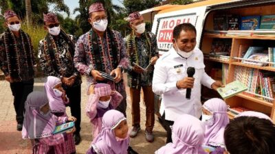 Askrindo Donasikan Mobil Pintar untuk Hari Pendidikan Nasional