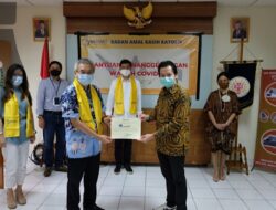 AXA Mandiri Salurkan Sembako-APD Tangkal Covid-19