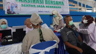 Bank Kalsel dan OJK Lampaui Target Vaksinasi Massal 1.000 Dosis