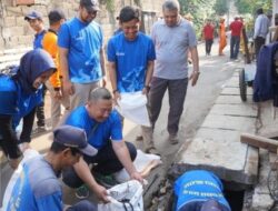 Bukopin Bantu Jaksel Bersihkan Saluran Air