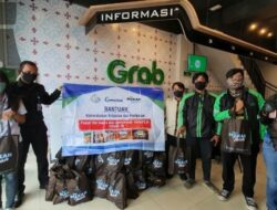 KKP Bagikan Olahan Ikan Gratis ke Sopir Taksi dan Ojol