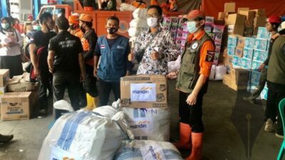 Mandiri Salurkan Bantuan Tanggap Darurat ke Sukabumi