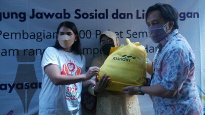Mandiri Salurkan Sembako untuk Perempuan Tertimpa Covid-19