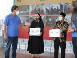 Mega Bagikan 20.000 Paket Sembako untuk Warga