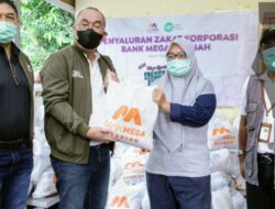 Mega Syariah Bagikan Sembako Ramadan di 41 Kota