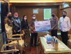 PTPP Serahkan 60 Vaccine Carrier ke Polda Jabar